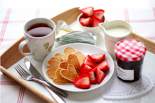 Breakfast-In-Bed-Bride-Wedding