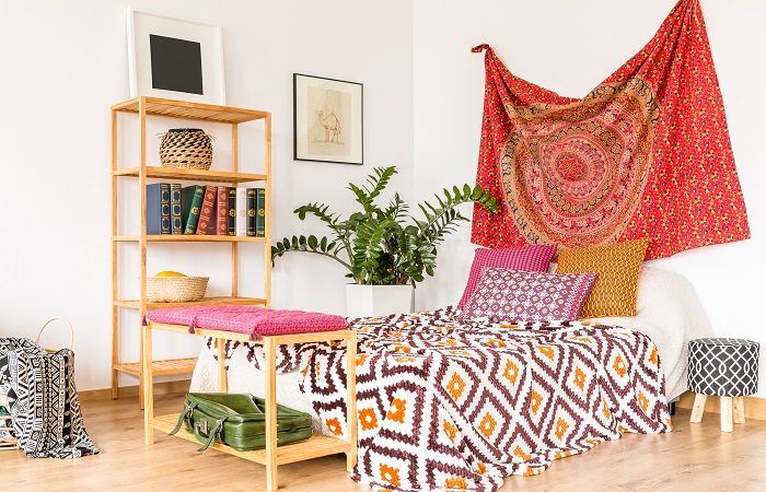 decorate above the bed