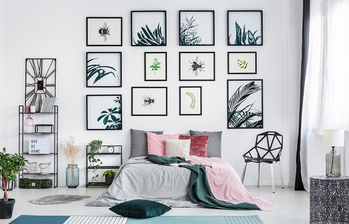 decorate above the bed