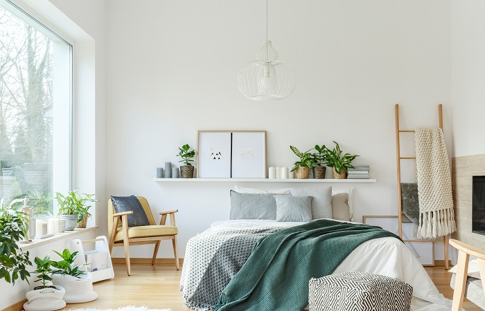 decorate above the bed