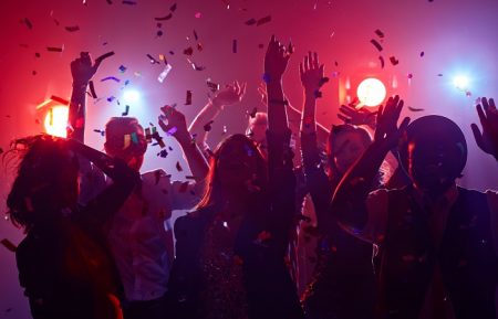 Say Hello To 2019 With These Ultimate NYE Plans | RentoMojo