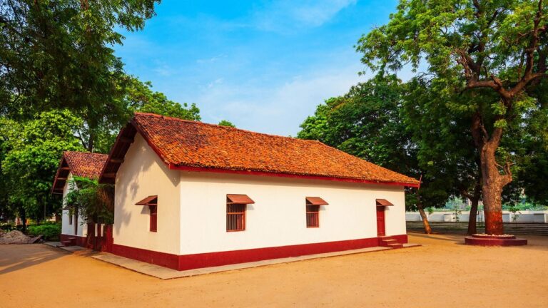 Top 6 Places To Visit In Gandhinagar Under Rs. 500