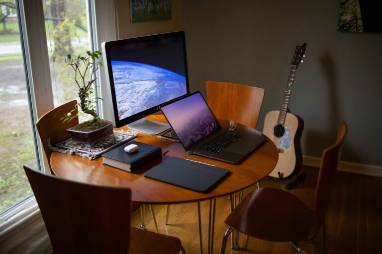 7 Tips To Choose The Best Study Table: A Complete Guide