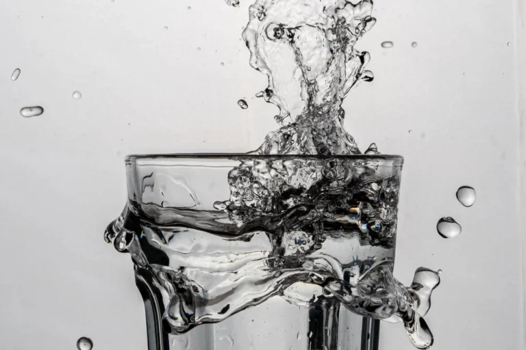 Non-Electric vs UV RO Water Purifier: Which One Is The Best?
